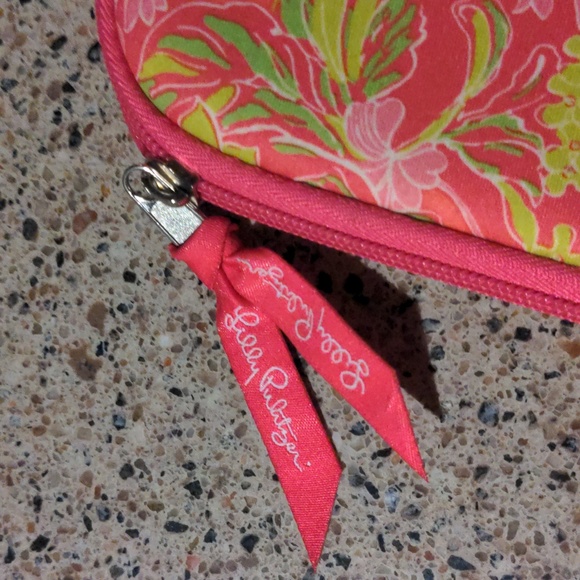 LILY PULITZER/ I Pad Case in Pink Floral - Picture 3 of 7